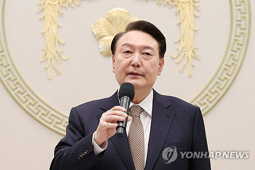 윤석열 대통령이 3일 청와대 영빈관에서 열린 '2024년 신년 인사회'에 참석해 발언하고 있다. 연합뉴스
